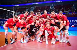 -世界顶尖队伍角逐，冲刺赛场荣耀争夺