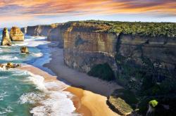 -双线热血夜，NBA热火勇士血战到底，班凯罗跨界F1街道赛逆袭称王