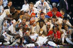 英雄联盟总决赛2025-里昂队在法国足球联赛中居首迎来胜利