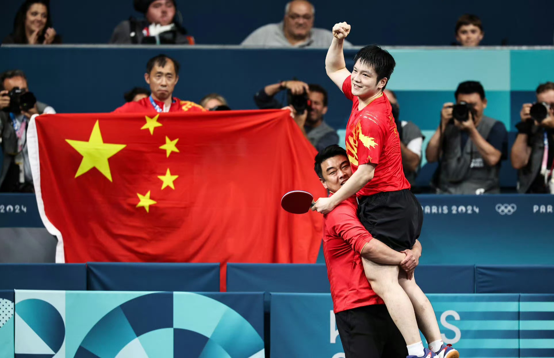 中国队翻盘葡萄牙队，樊振东扛起全队
