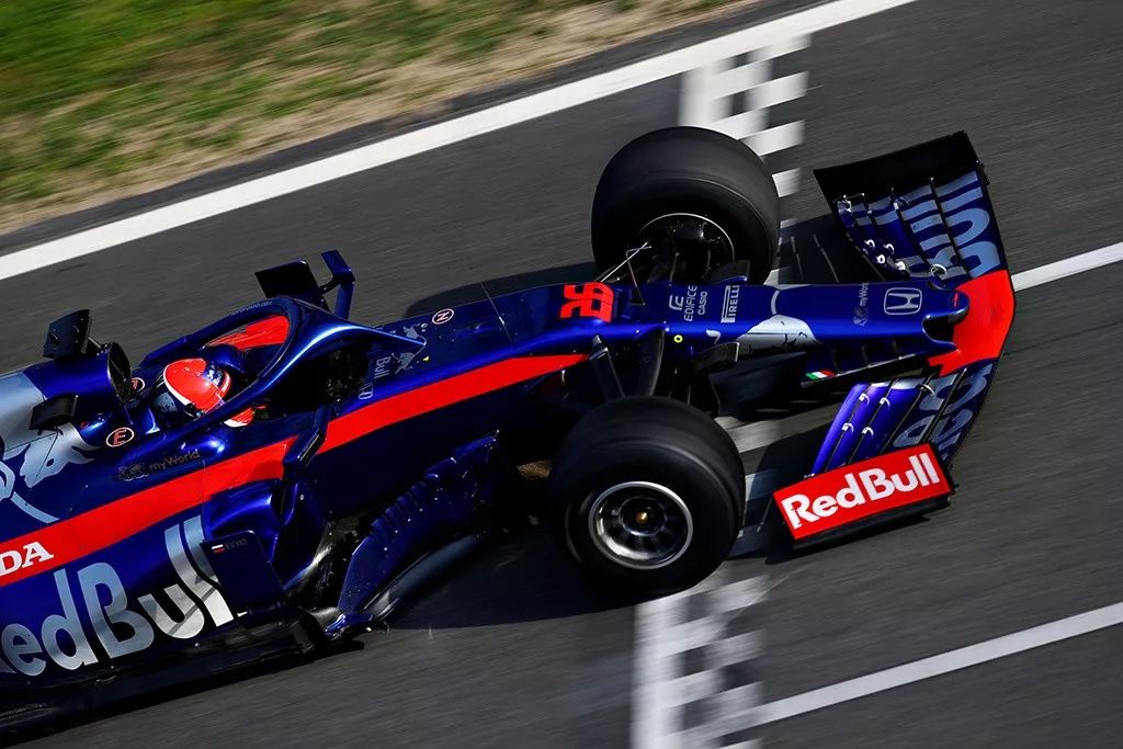 梅赛德斯轻取红牛二队，汉密尔顿状态火热