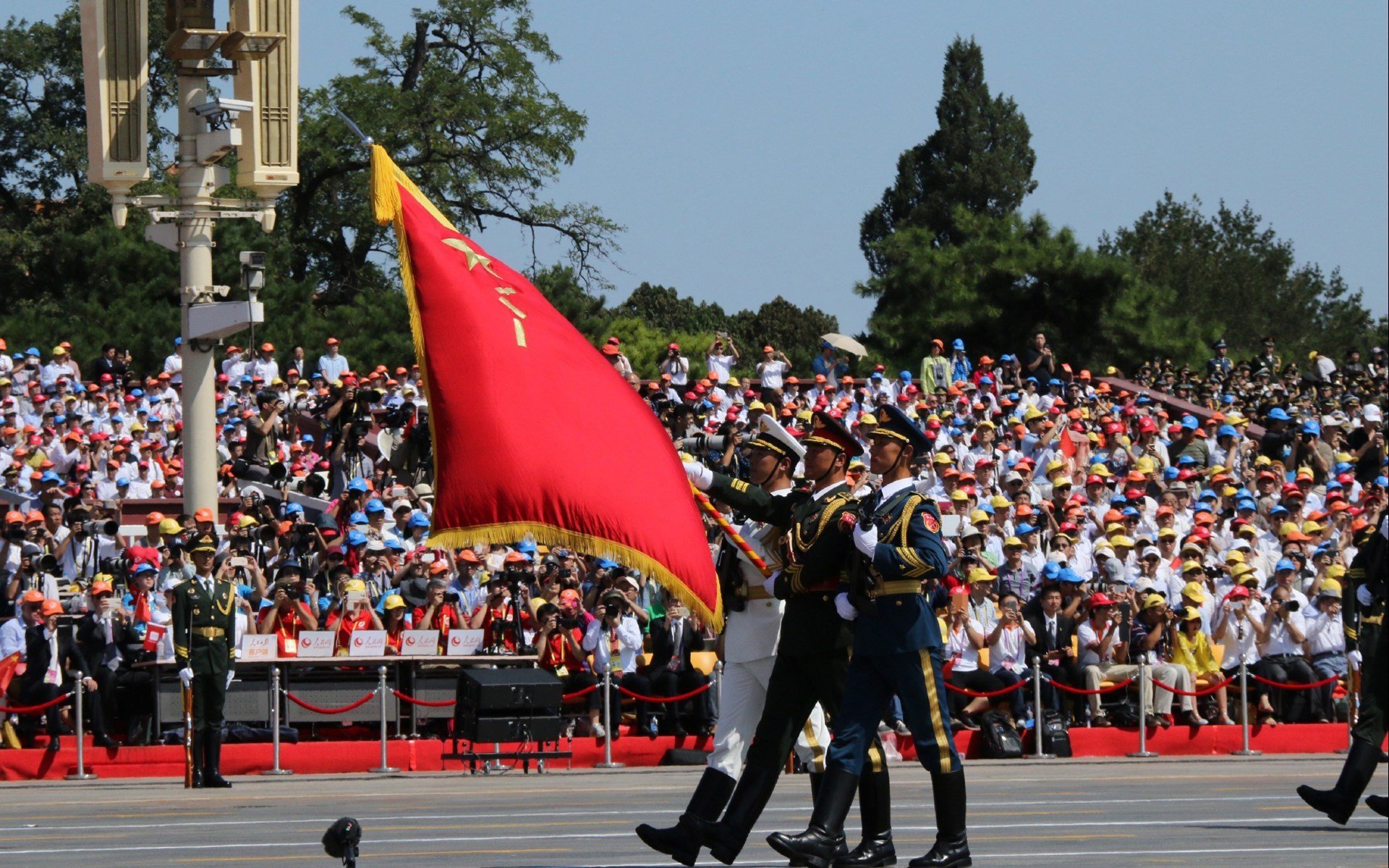 平行时空的绿茵剧本，伊萨克几内亚战袍下的蓝军征服记