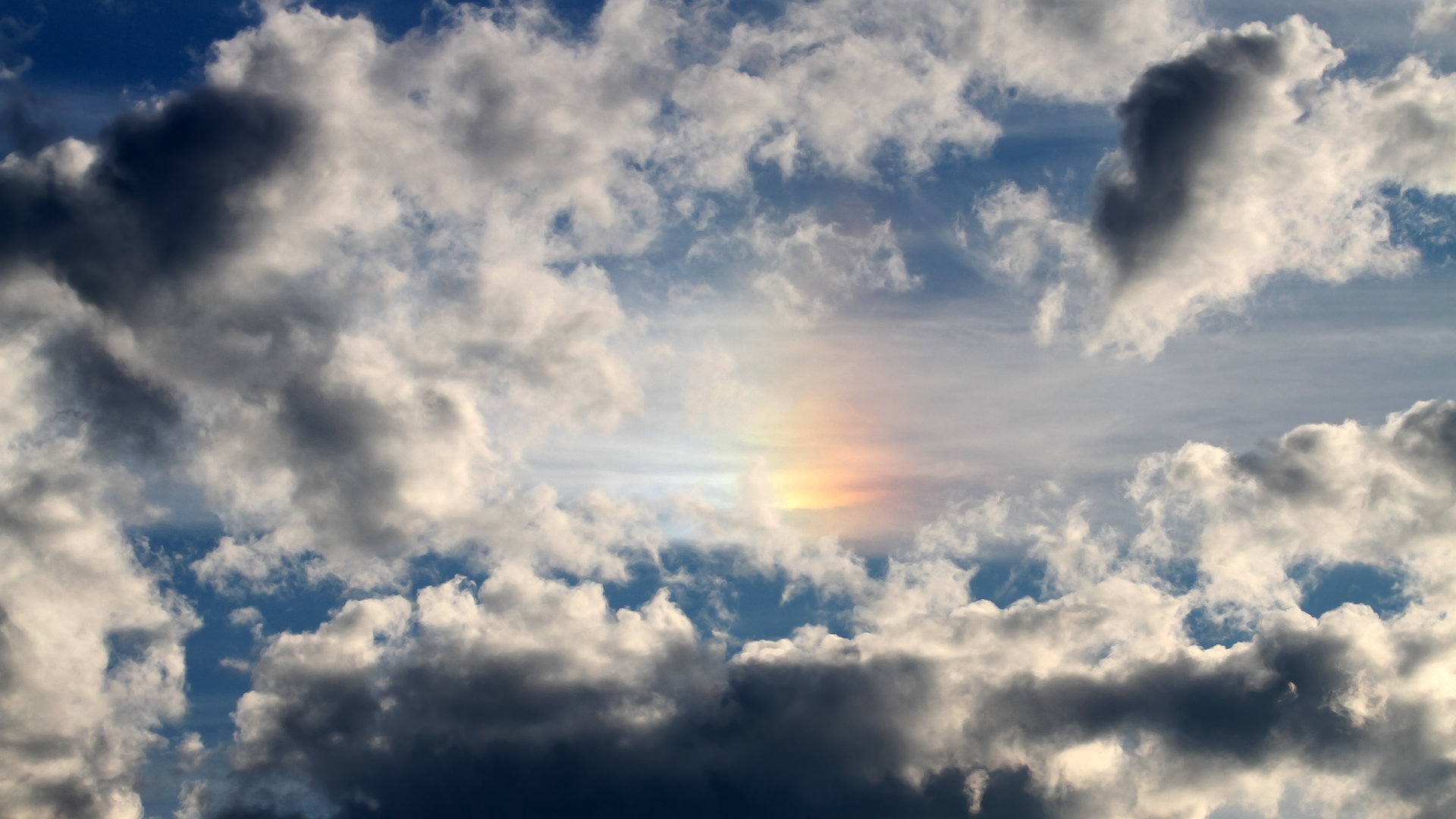 沥青回响与绿茵荣光，当极速引擎的轰鸣遇见关键先生的不屈之心